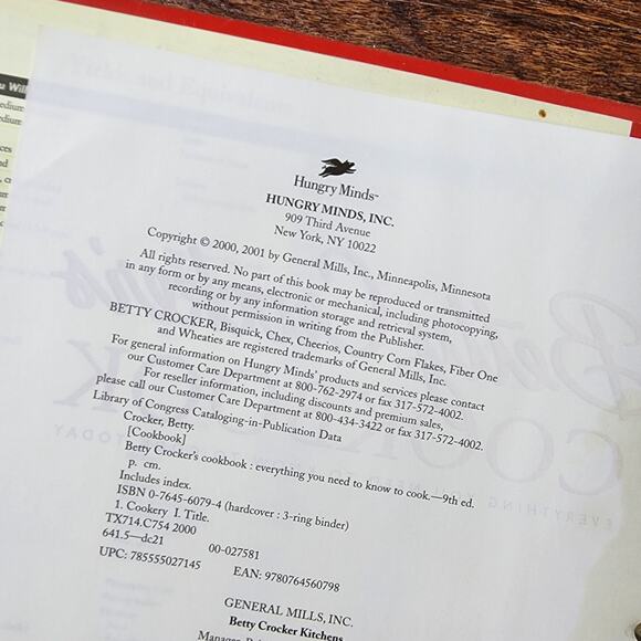 Betty Crocker's Cookbook 5 Ring Binder (9th Edition) 2000, 2001 Big Red Cookbook - Picture 6 of 8